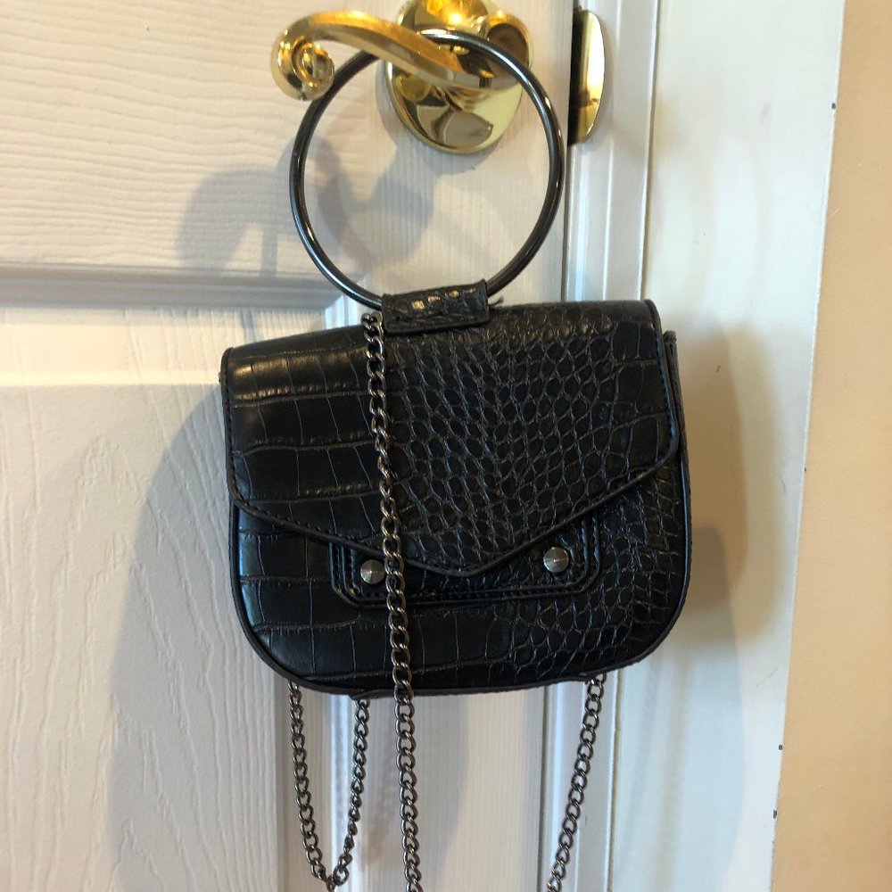 BLACK CROC SKIN HAND BAG WITH CROSSBODY CHAIN